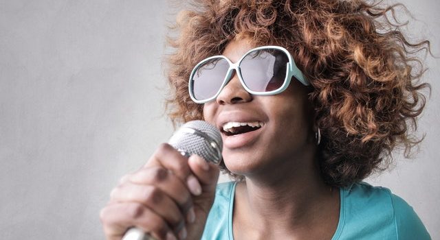 Karaoke sjov: Fordelene ved en karaoke-maskine Karaoke sjov: Fordelene ved en karaoke-maskine